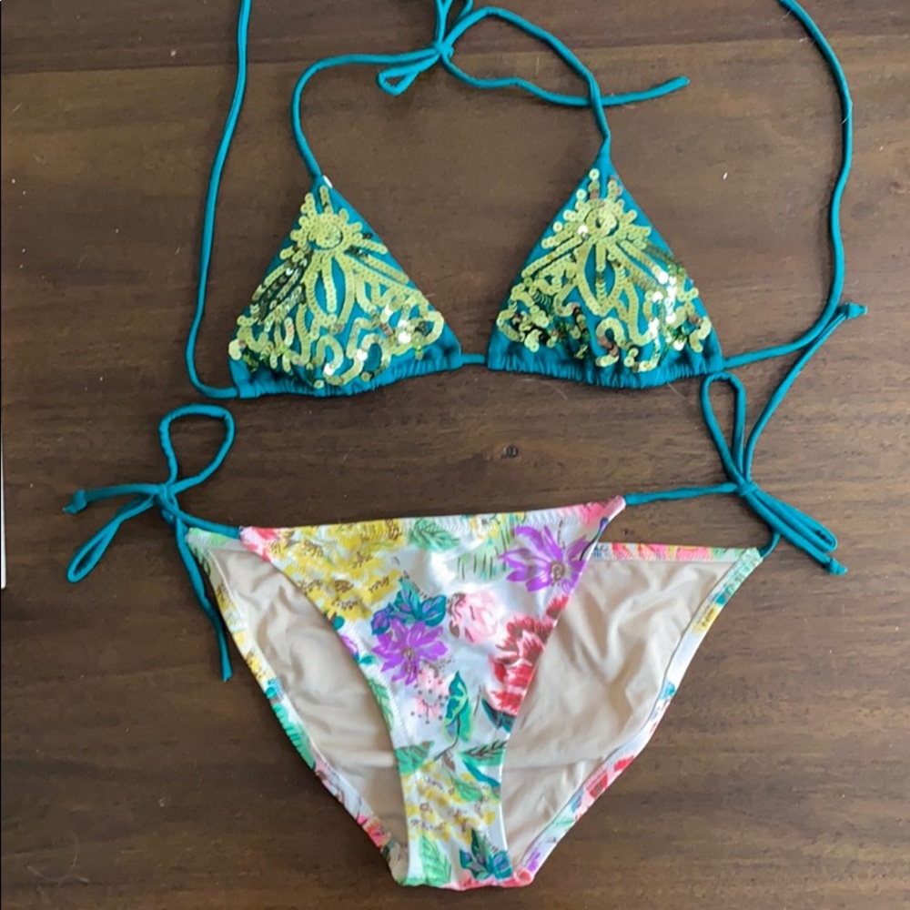 Pretty VS bikini